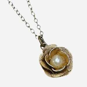 Vintage Gold Tone Dainty Pearl Center Rose Floral Pendant Necklace